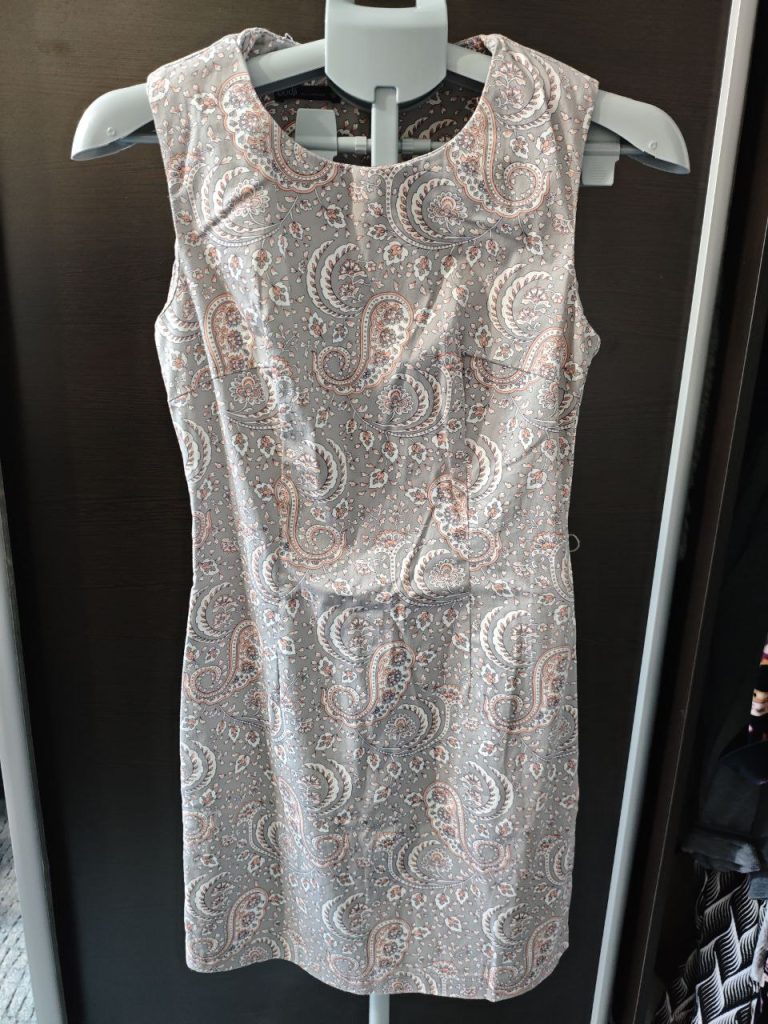 🌸 Лёгкое платье-футляр с принтом