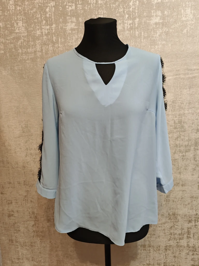 💙 Нежная голубая блуза с кружевными вставками