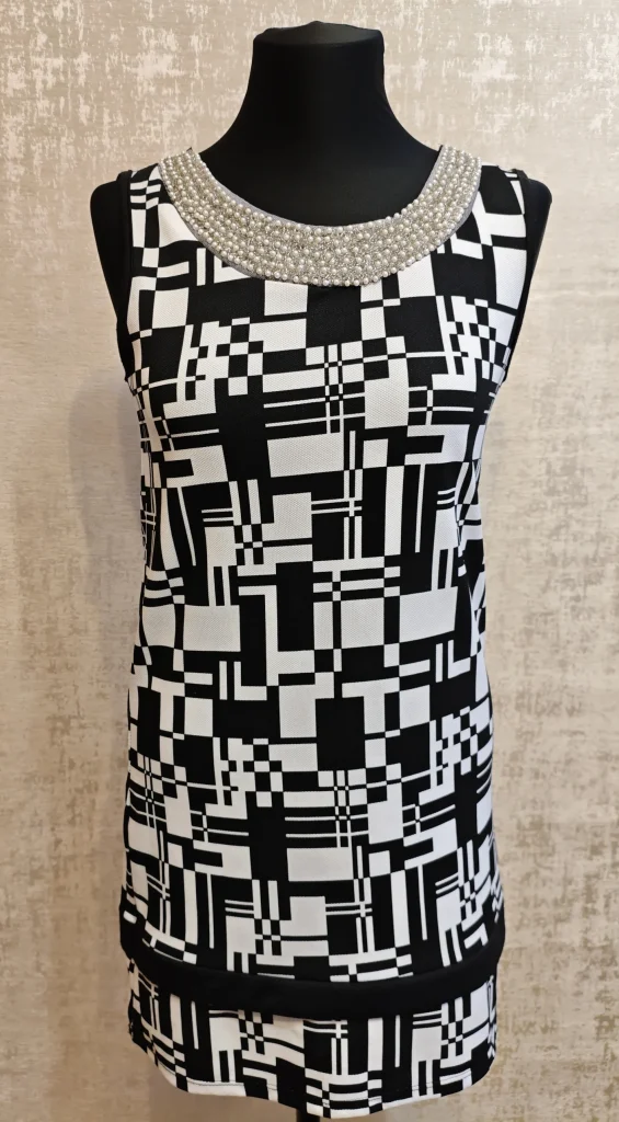 🖤🤍 Графичное платье — образ без лишних слов ✨