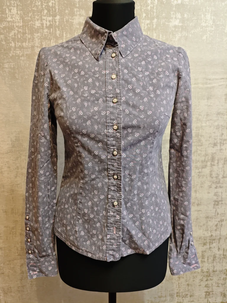 🌸 Женская рубашка с мелким цветочным принтом