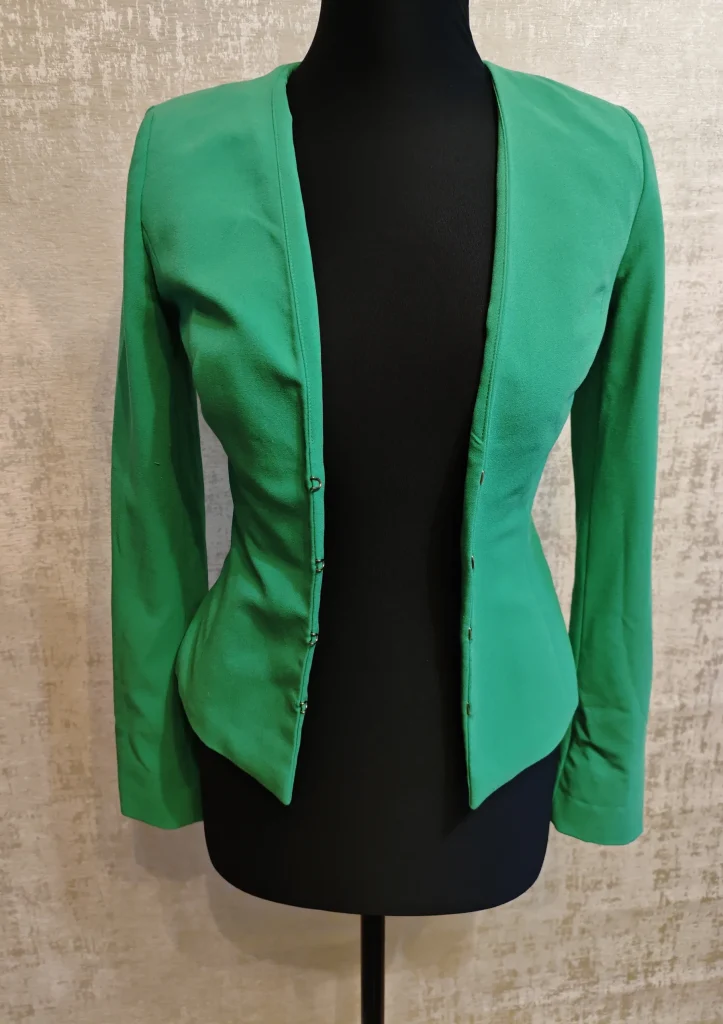💚 Женский приталенный жакет на крючках