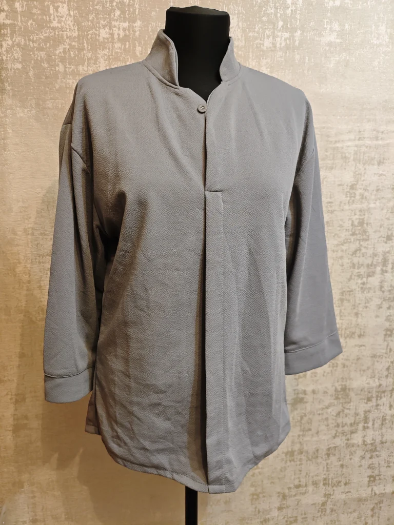 Женская рубашка-туника свободного кроя