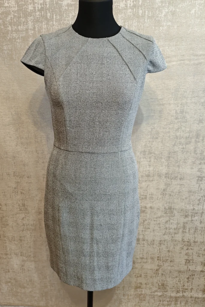 ✨ Элегантное платье-футляр (серый меланж)