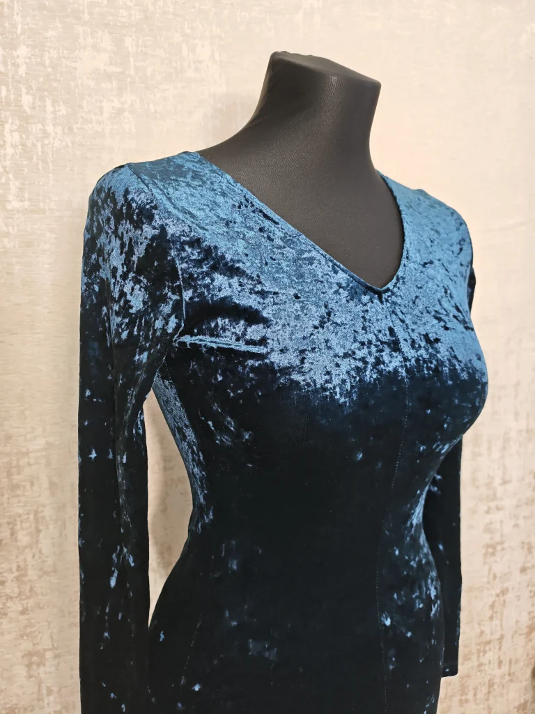 🖤 Женское бархатное платье-футляр с V-вырезом