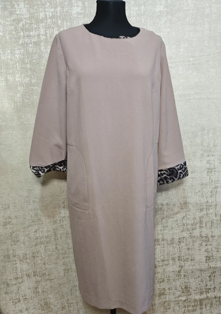 🤍 Элегантное платье прямого кроя с акцентными манжетами