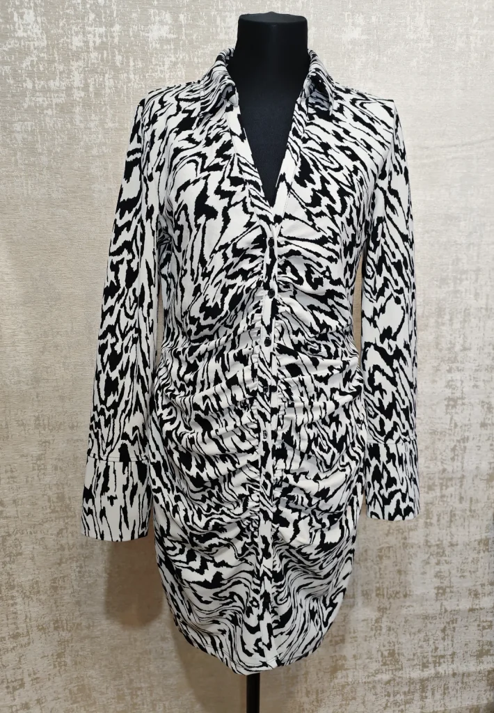 🖤 Женское платье-рубашка с графичным принтом