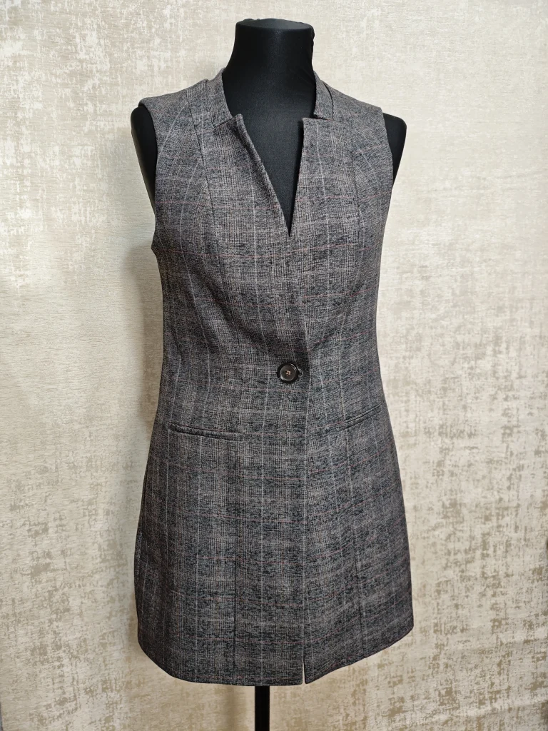 🤍 Удлинённый жилет классического кроя