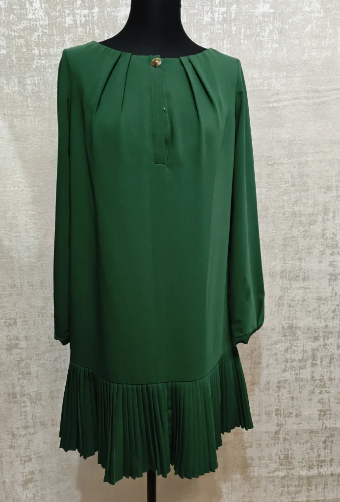 💚 Женское платье свободного кроя с плиссированной юбкой