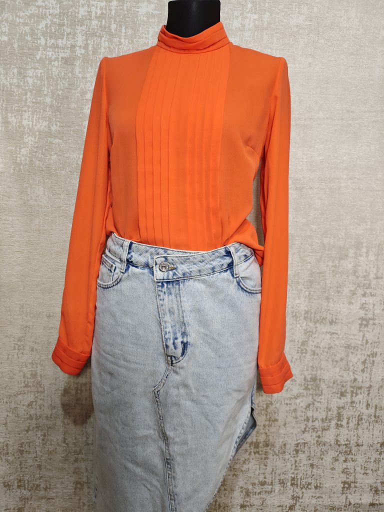 Женская коралловая блуза