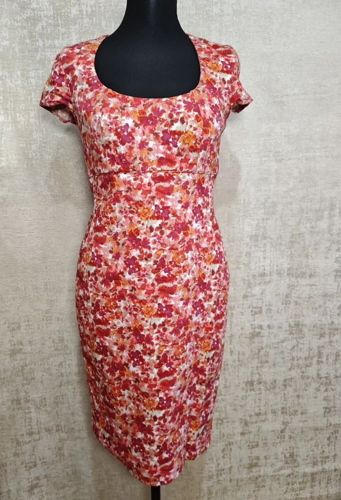 Летнее платье с цветочным принтом