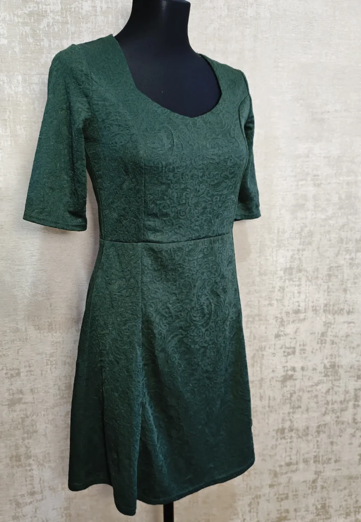 Летнее платье — зелёный бархат