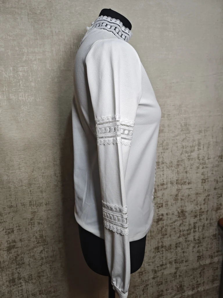 Женская блуза — белое облако