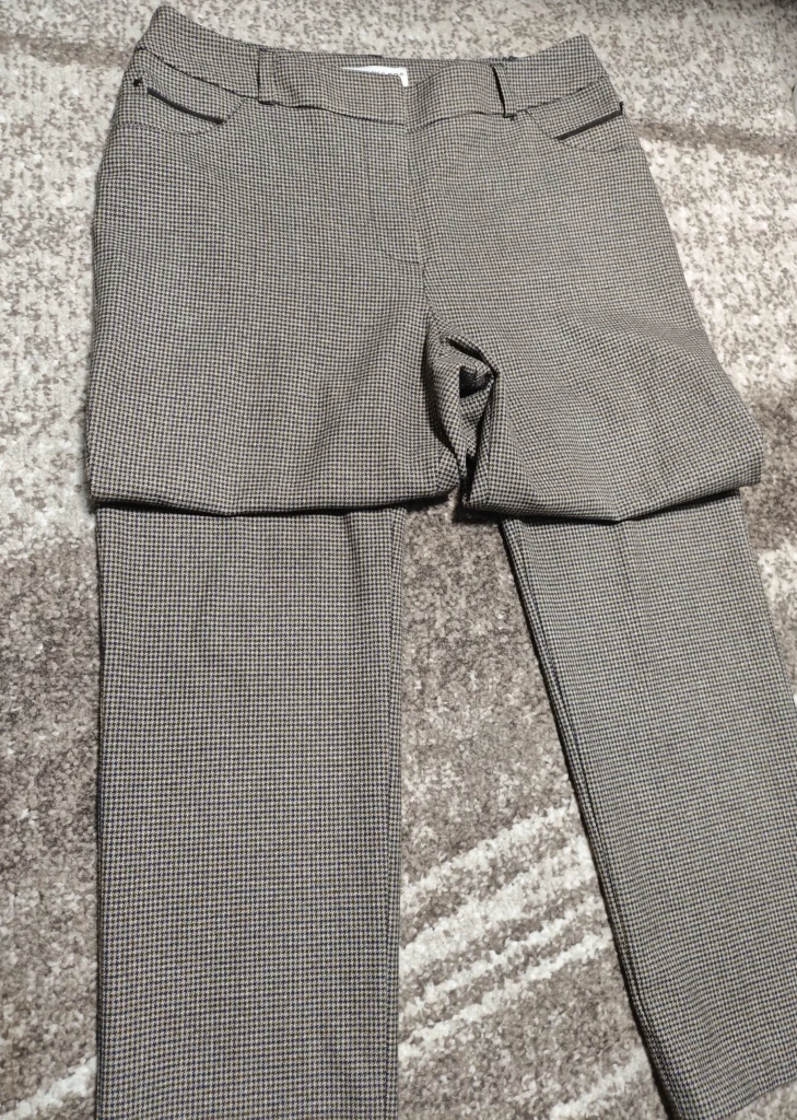 Женские брюки — классика в клетку