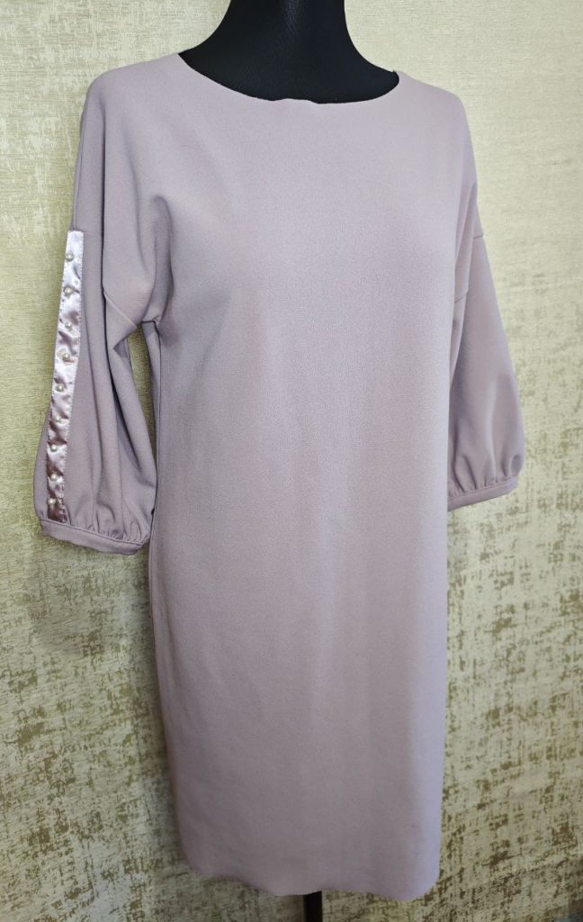 Женское платье — пудровый цветок