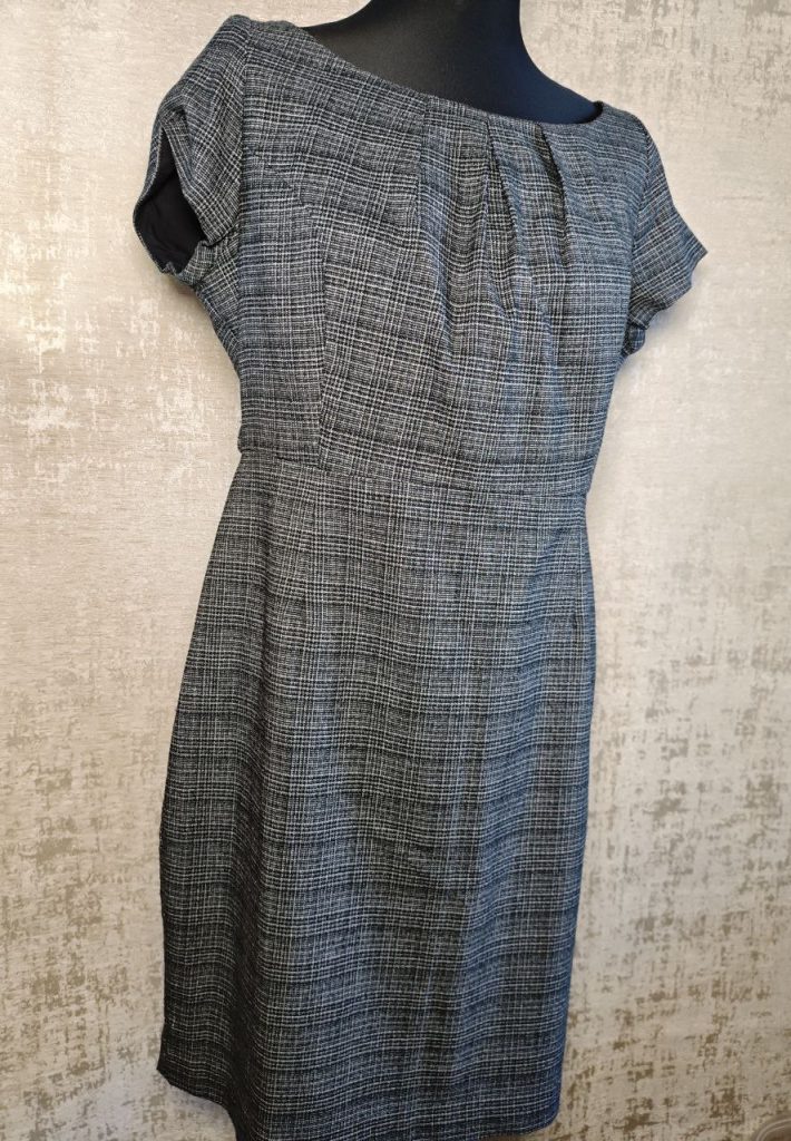 Женское платье — строгая классика