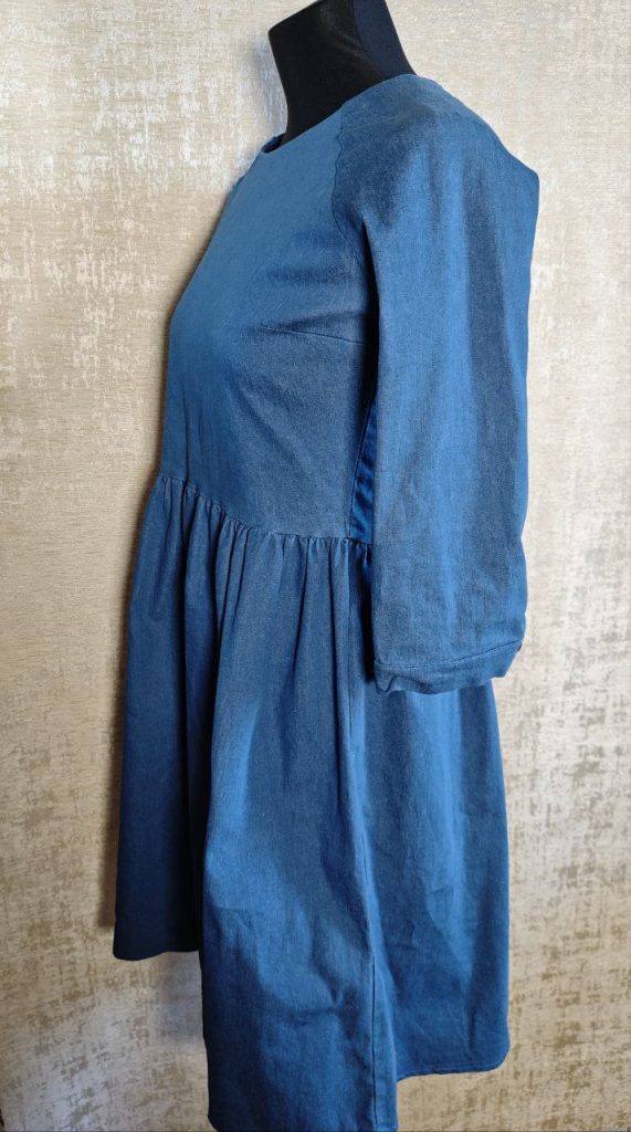 Женское платье — лазурный минимал