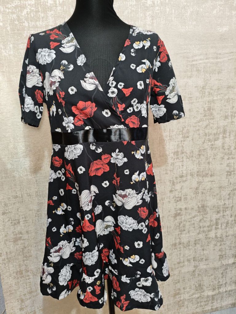 Женское платье — маки